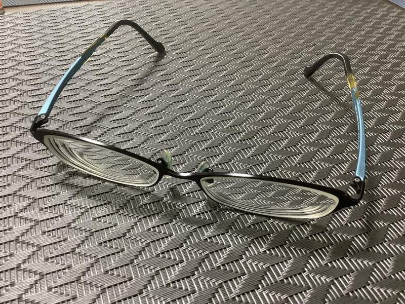 收眼鏡時 應該先收左邊還是右邊