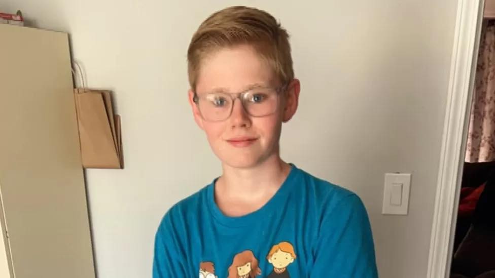 生死時速 校巴司機突然暈倒 小男孩剎停車避過一劫