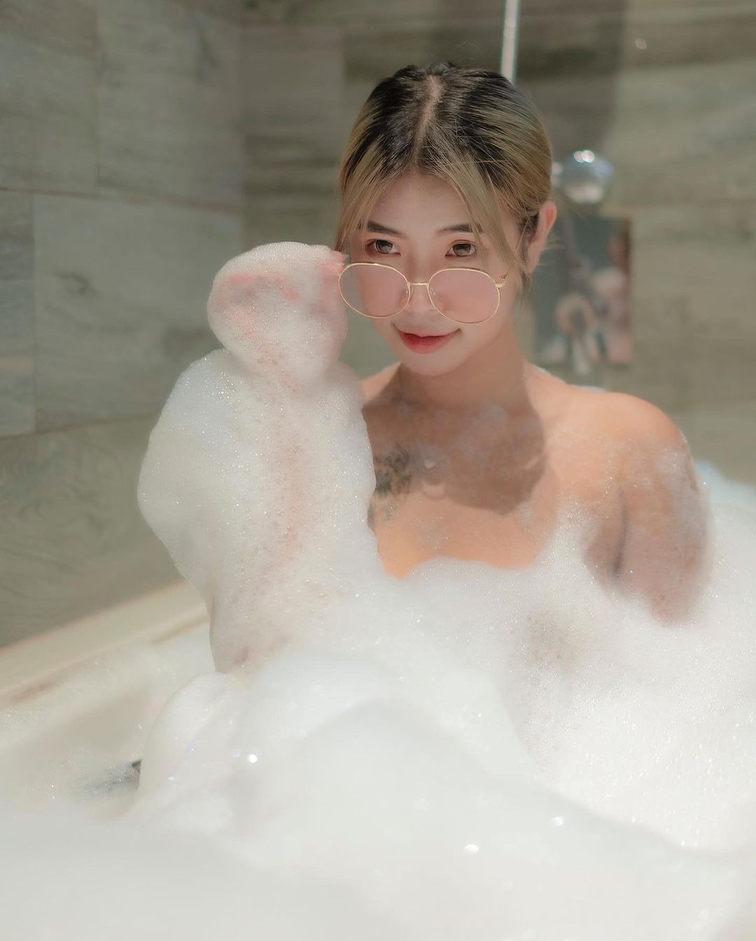 港馬混血，香港第 2 位 AV 女優，向大馬觀眾喊話