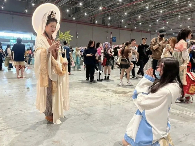 上海Cosplay展 有人Cos了觀音菩薩出來