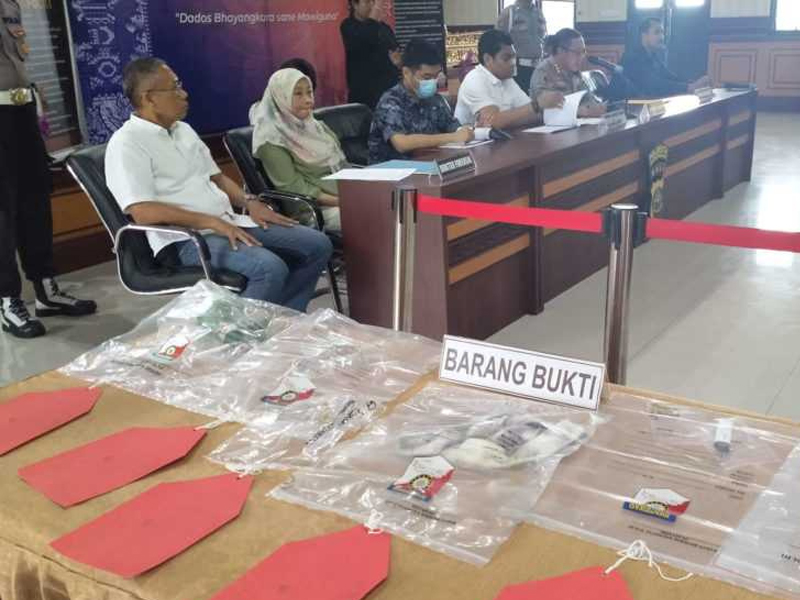 巴厘島中國遊客命案 獨家消息：掐死女友，男子割頸自殺