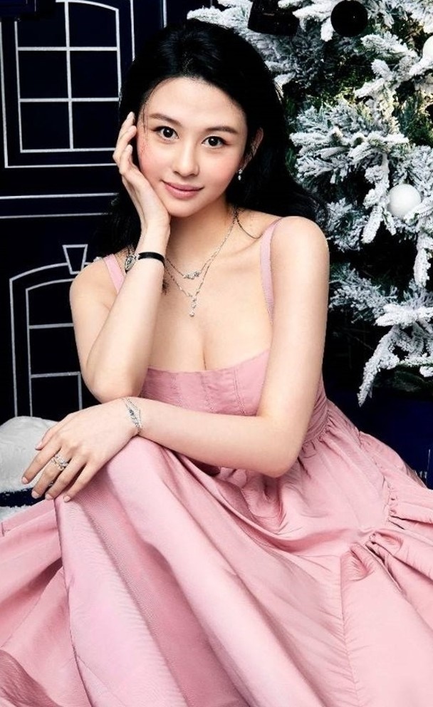 本以為邱淑貞女兒夠美了，但看到了朱茵女兒，全世界等她長大
