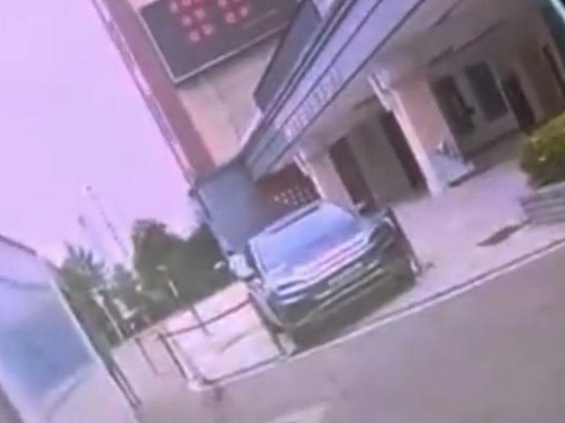 小學內學生被老師開車輾過 2 次致死