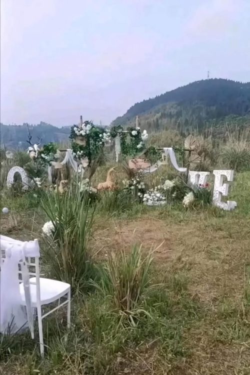 參加婚禮，以為去了冥婚