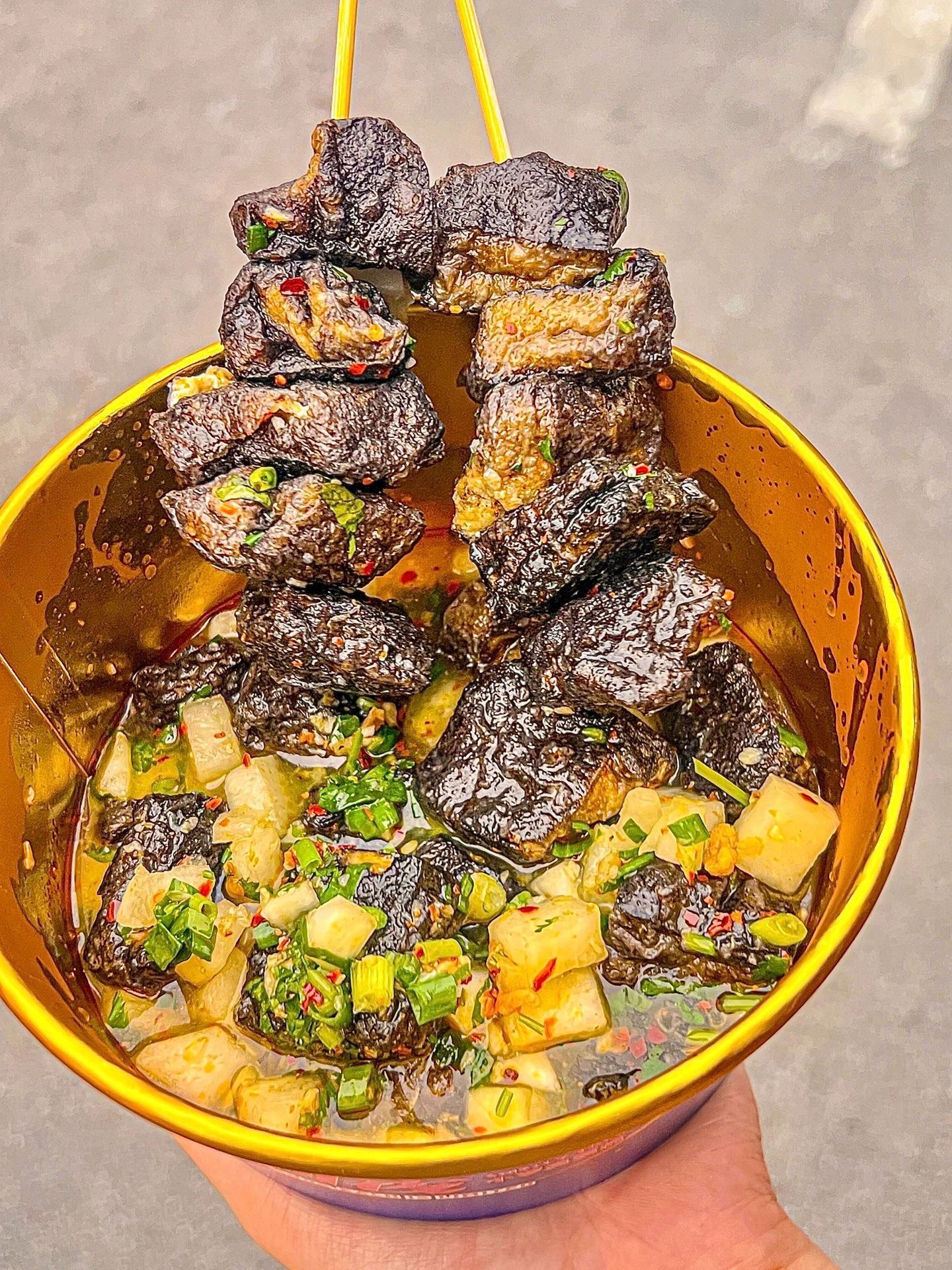 深圳：會反反复复吃的街頭小吃臭豆腐