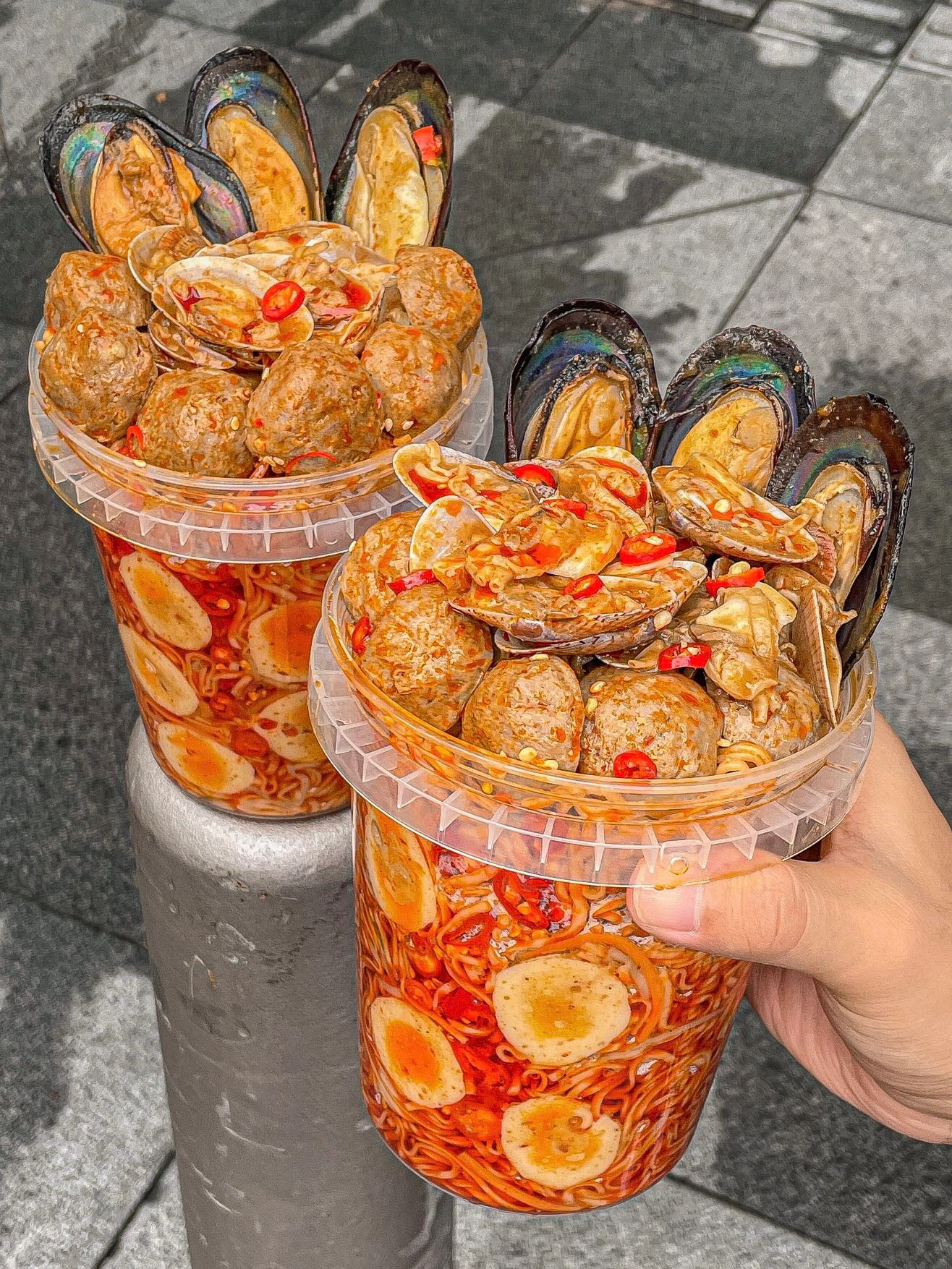 深圳：超多料 1 公升沙爹海鮮麵桶！才 12.8 RMB！