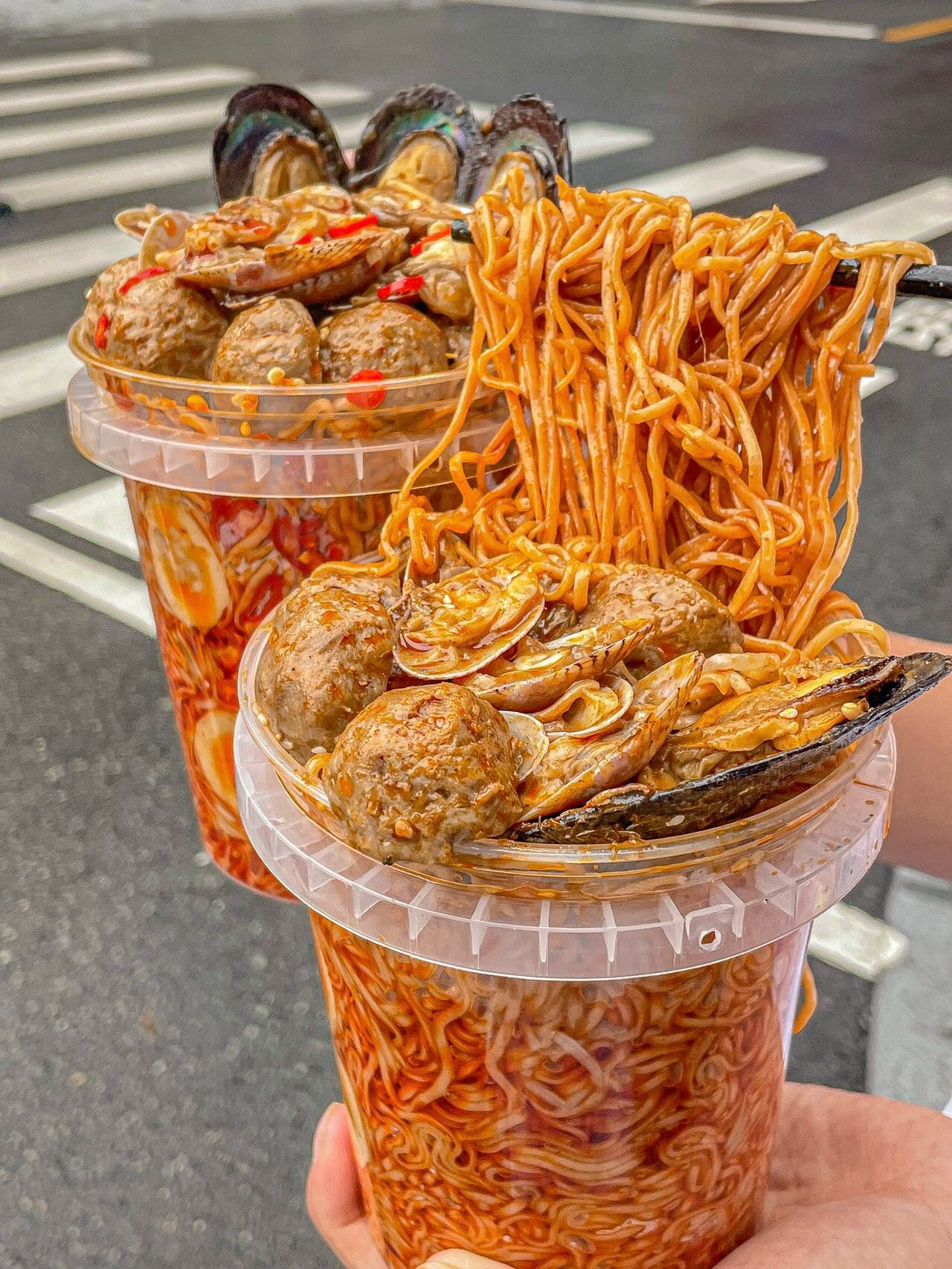 深圳：超多料 1 公升沙爹海鮮麵桶！才 12.8 RMB！
