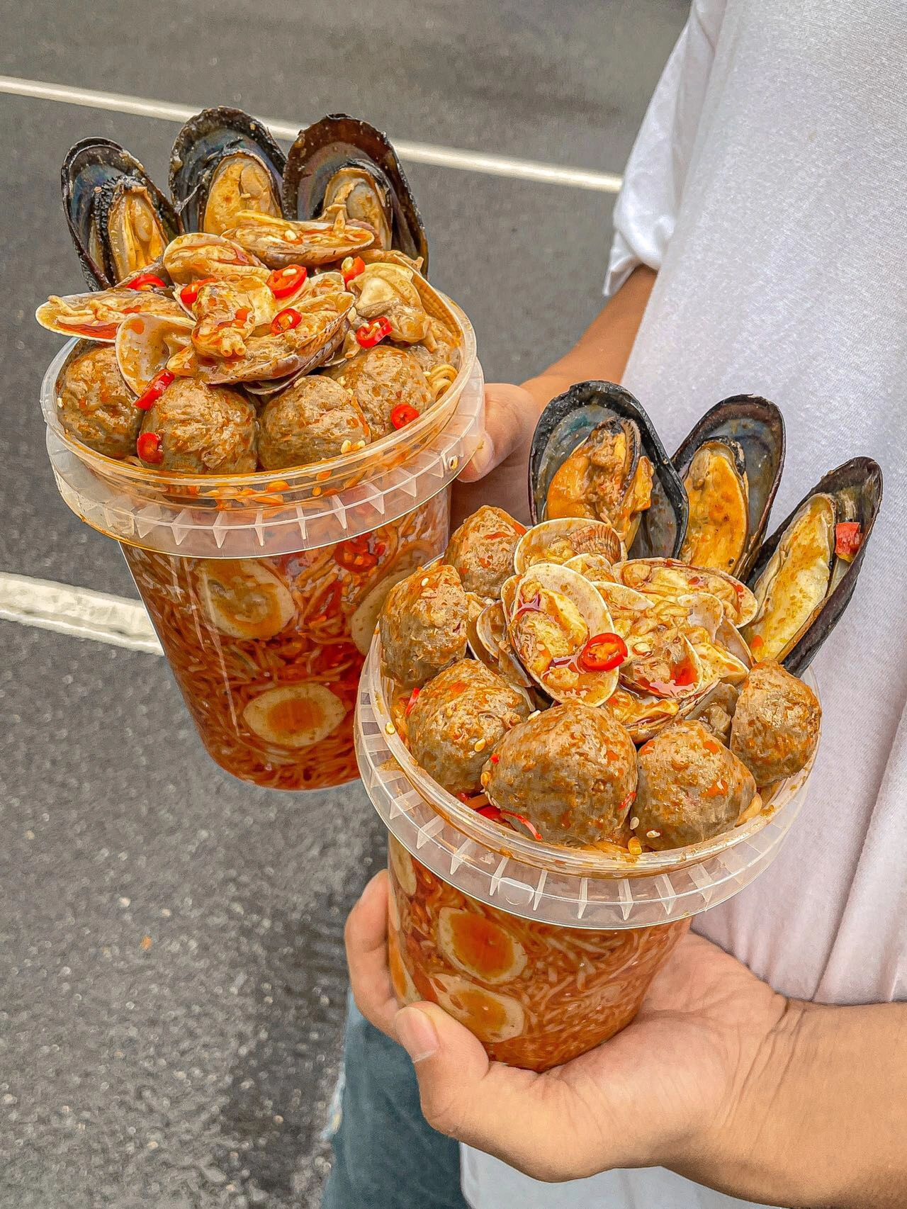深圳：超多料 1 公升沙爹海鮮麵桶！才 12.8 RMB！