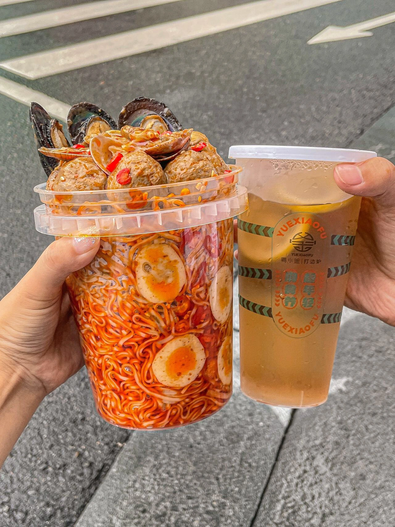 深圳：超多料 1 公升沙爹海鮮麵桶！才 12.8 RMB！