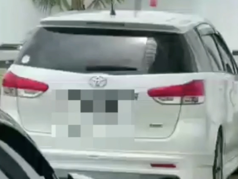 請問是在車震嗎？