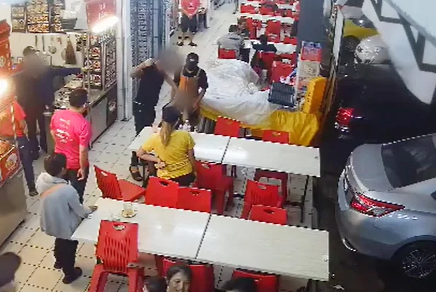 有片！女子被逼喝有料飲品，咖啡店內昏迷倒下