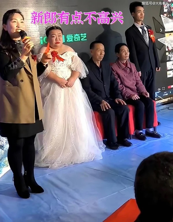 43 歲微胖新娘，新郎整晚悶悶不樂