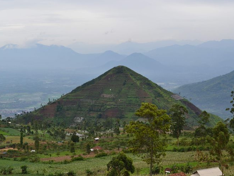 印尼驚現世界最古老金字塔 1.6 萬多年前建造