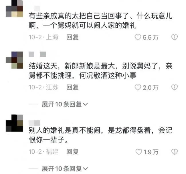 婚禮上，新郎新娘兩家不顧形象大打出手