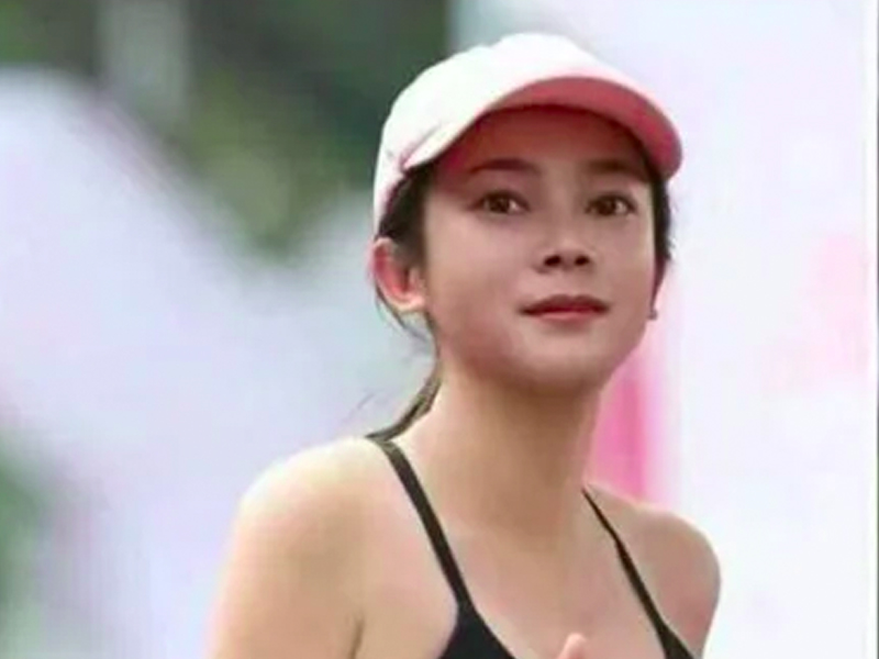 馬拉松正妹半途脫衣曬性感 真面目曝光 馬拉松正妹半途脫衣曬性感 真面目曝光