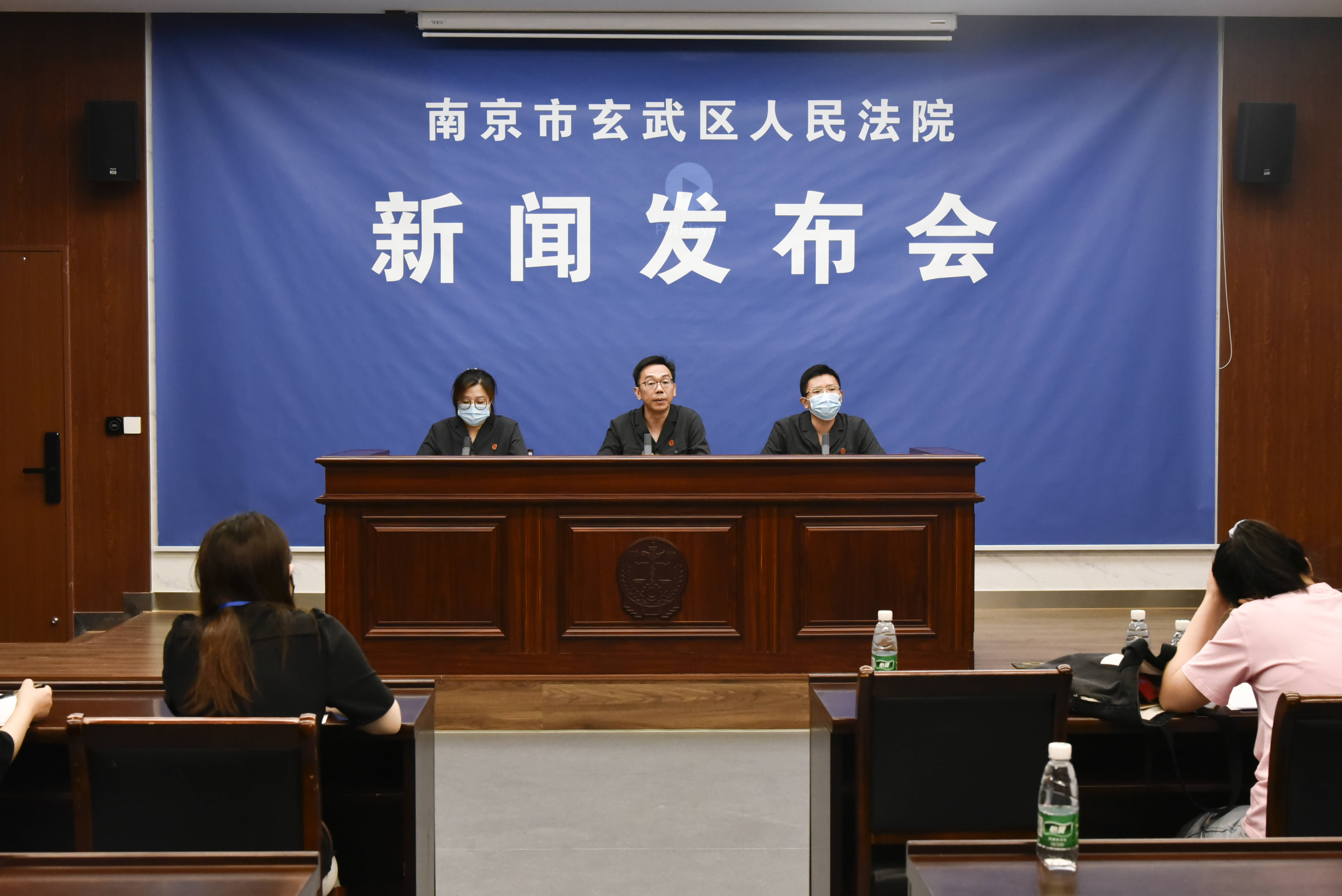 下班后，回覆公司訊息算不算 OT 加班？法院判了