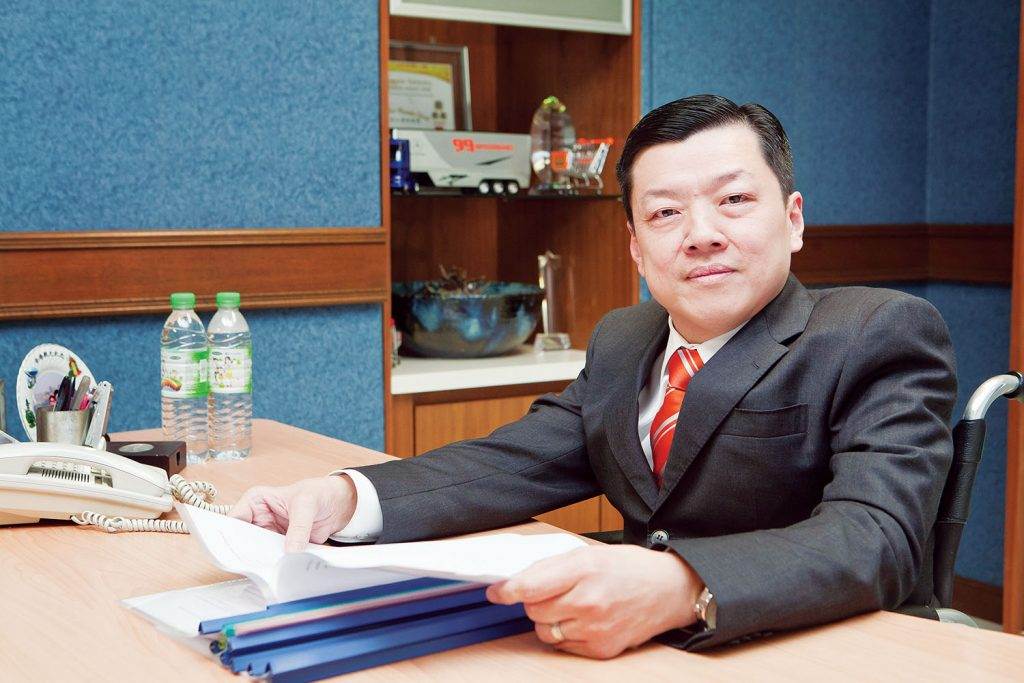 患小兒麻痹症、下肢癱瘓，卻擁有2000家超市
