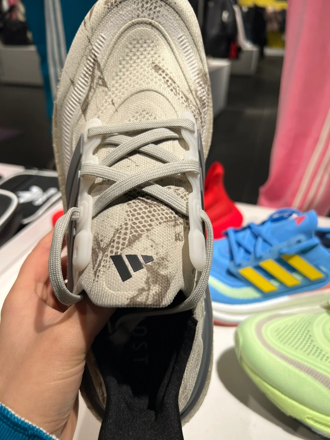 Adidas 最新推出骯髒鞋