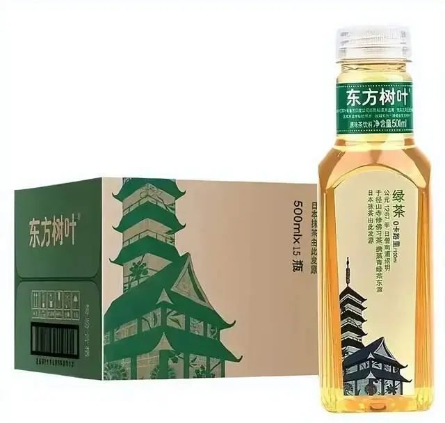 中國大量網民發視頻，傾倒農夫山泉水