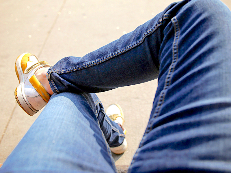 人搖福薄，樹搖葉落