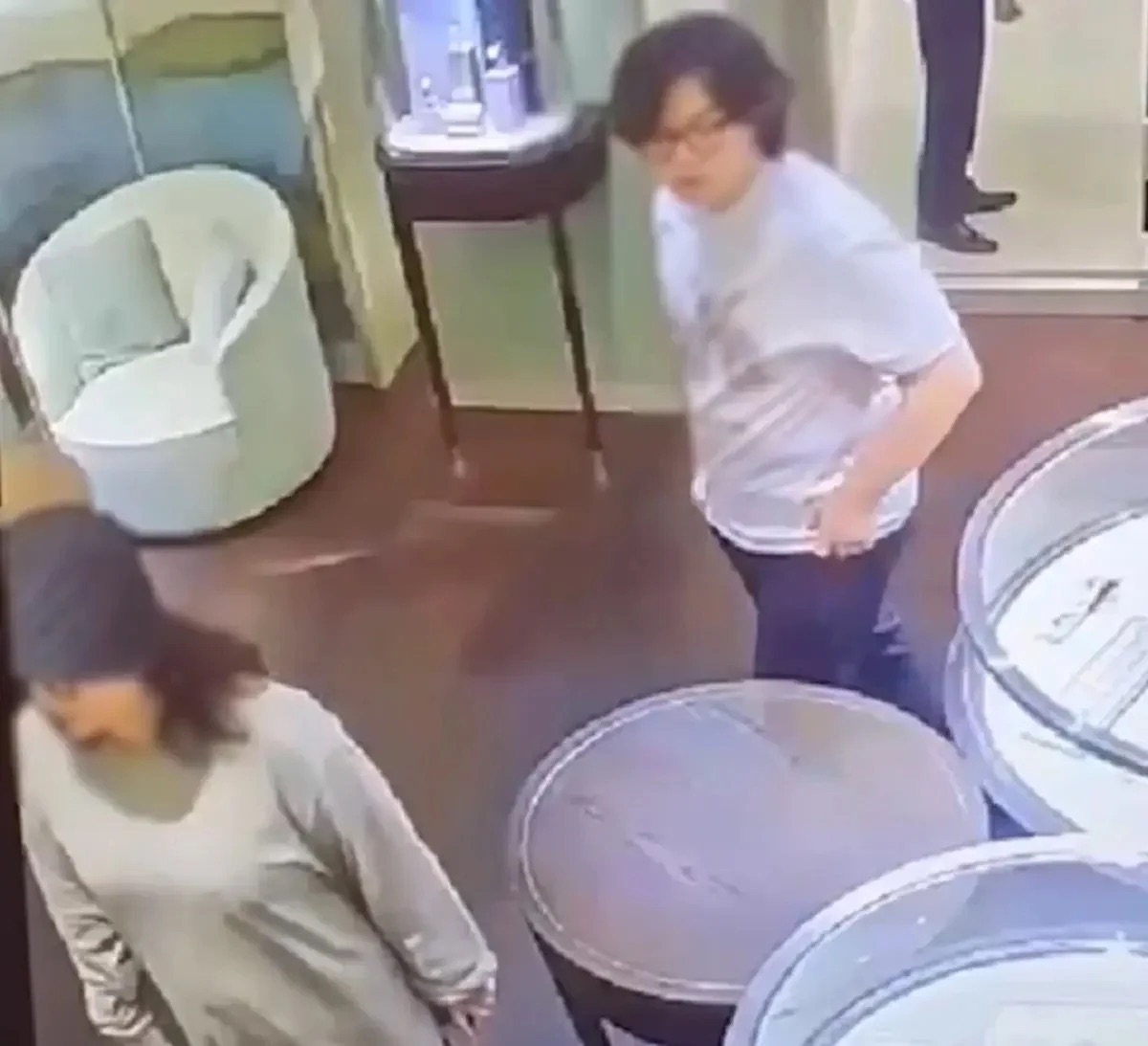 曼谷偷百萬鑽石手鏈 雌雄大盜火速回中國