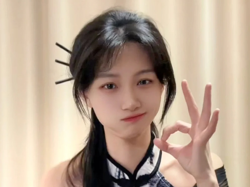 正職難賺錢，美女律師擦邊直播，收入翻 4 倍