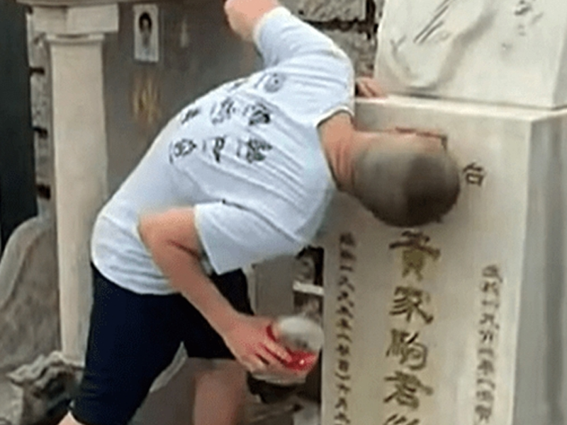 家駒墓被毀丨涉案KOL有前科，行為勁黐線