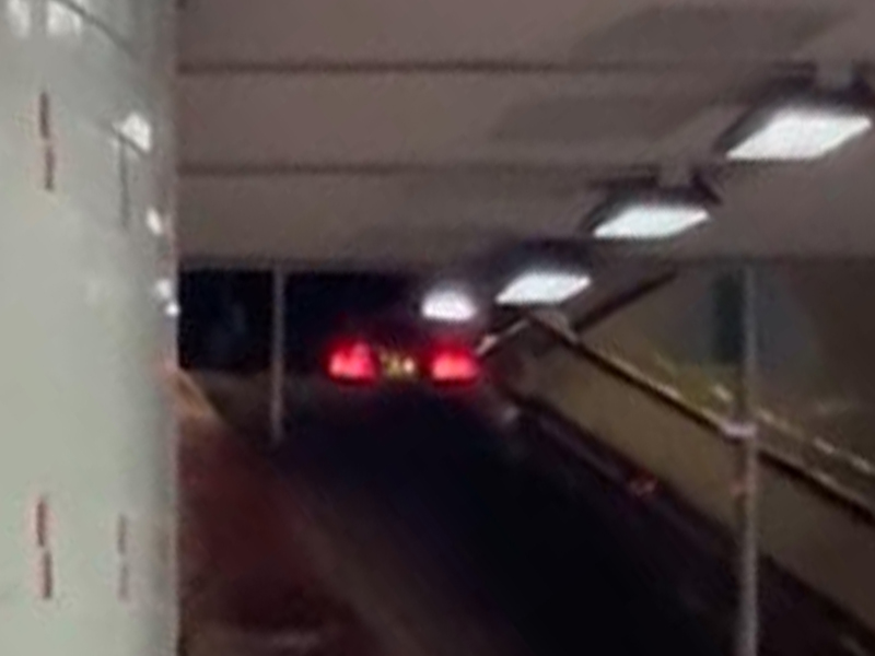 的士駛入行人隧道影片瘋傳