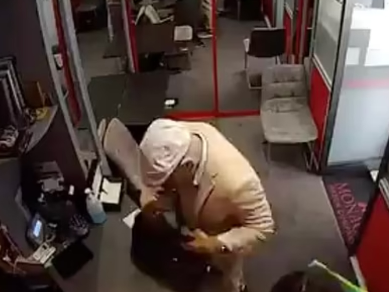 賊人假扮成阿伯，從容掠走2547萬港元名錶