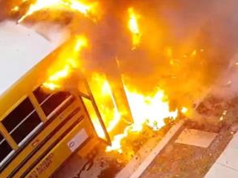 小學生撿到手榴彈，交老師時爆炸，釀1學生死23傷