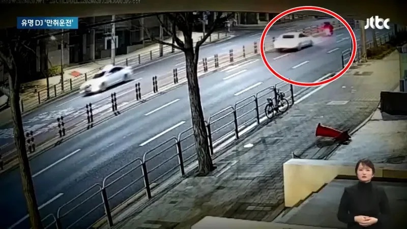 爆乳DJ凌晨撞死外賣員，沒有立即報警，反抱狗下車傻看