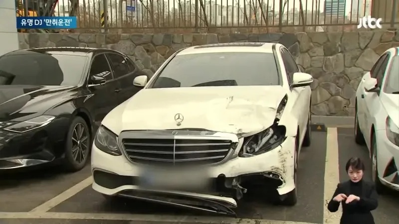 爆乳DJ凌晨撞死外賣員，沒有立即報警，反抱狗下車傻看