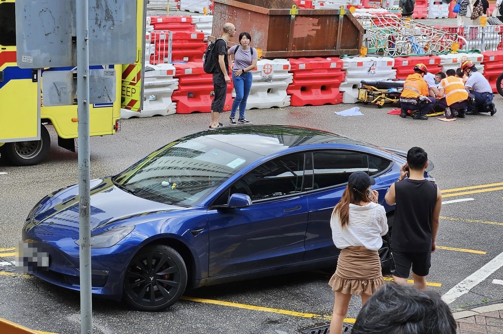 天水圍 18 歲少女慘遭 Tesla 撞倒，情況危殆！