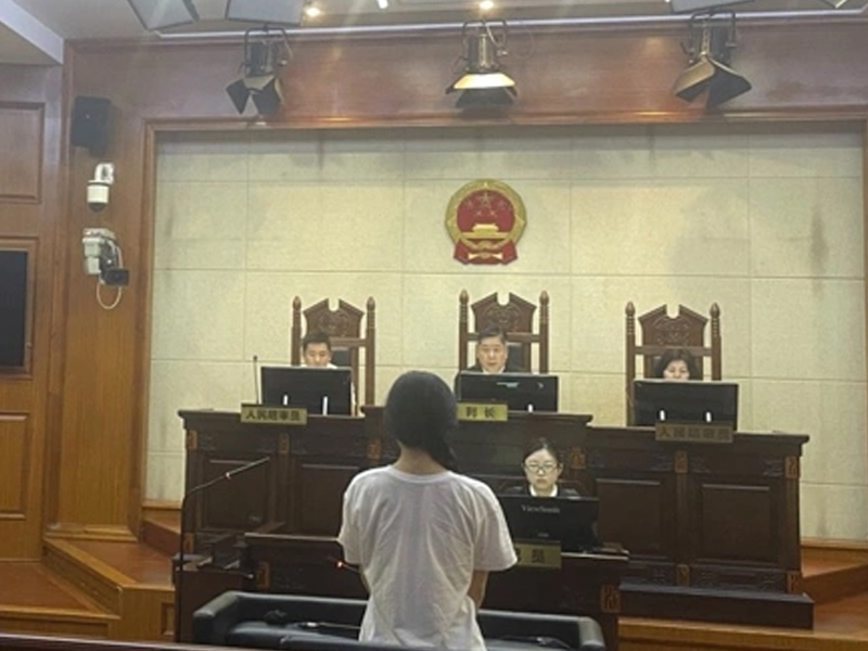 驚爆！女主播為男友詐騙粉絲700萬，男友竟是女騙子