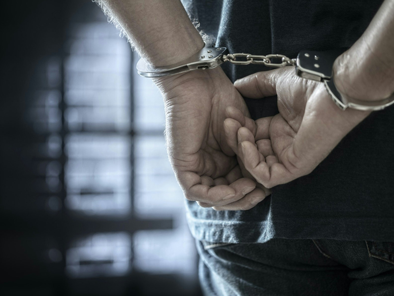 男警休班期間，非禮13歲女親戚