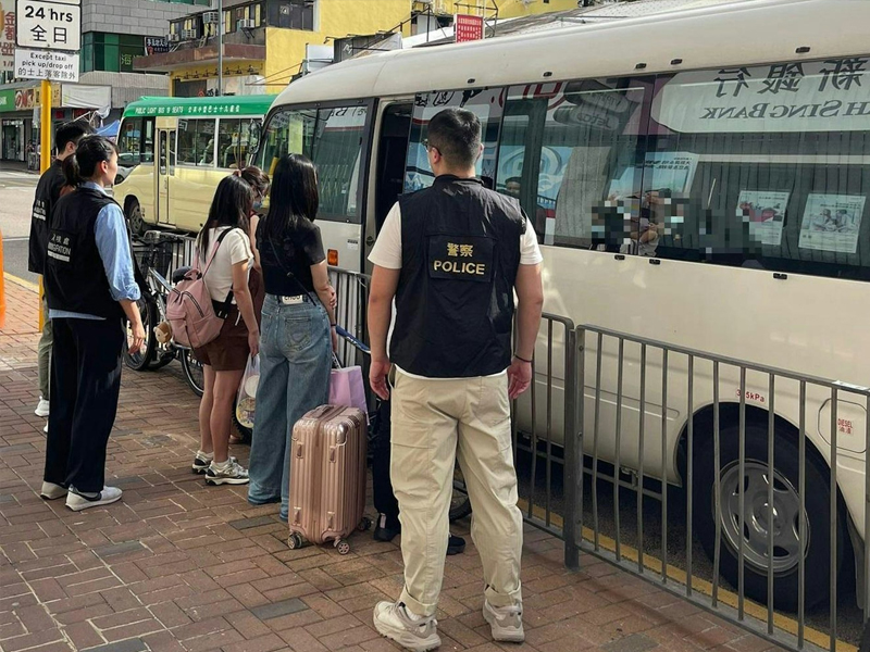 警方聯同入境處掃黃行動，拘捕 12 名內地女子