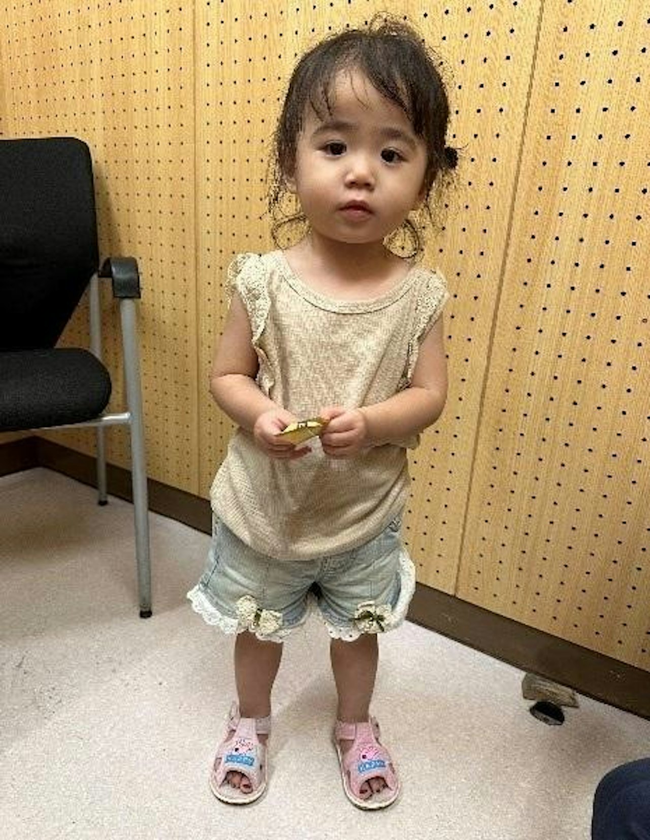 2歲女童被遺棄旺角遊樂場，警方急尋女童親人