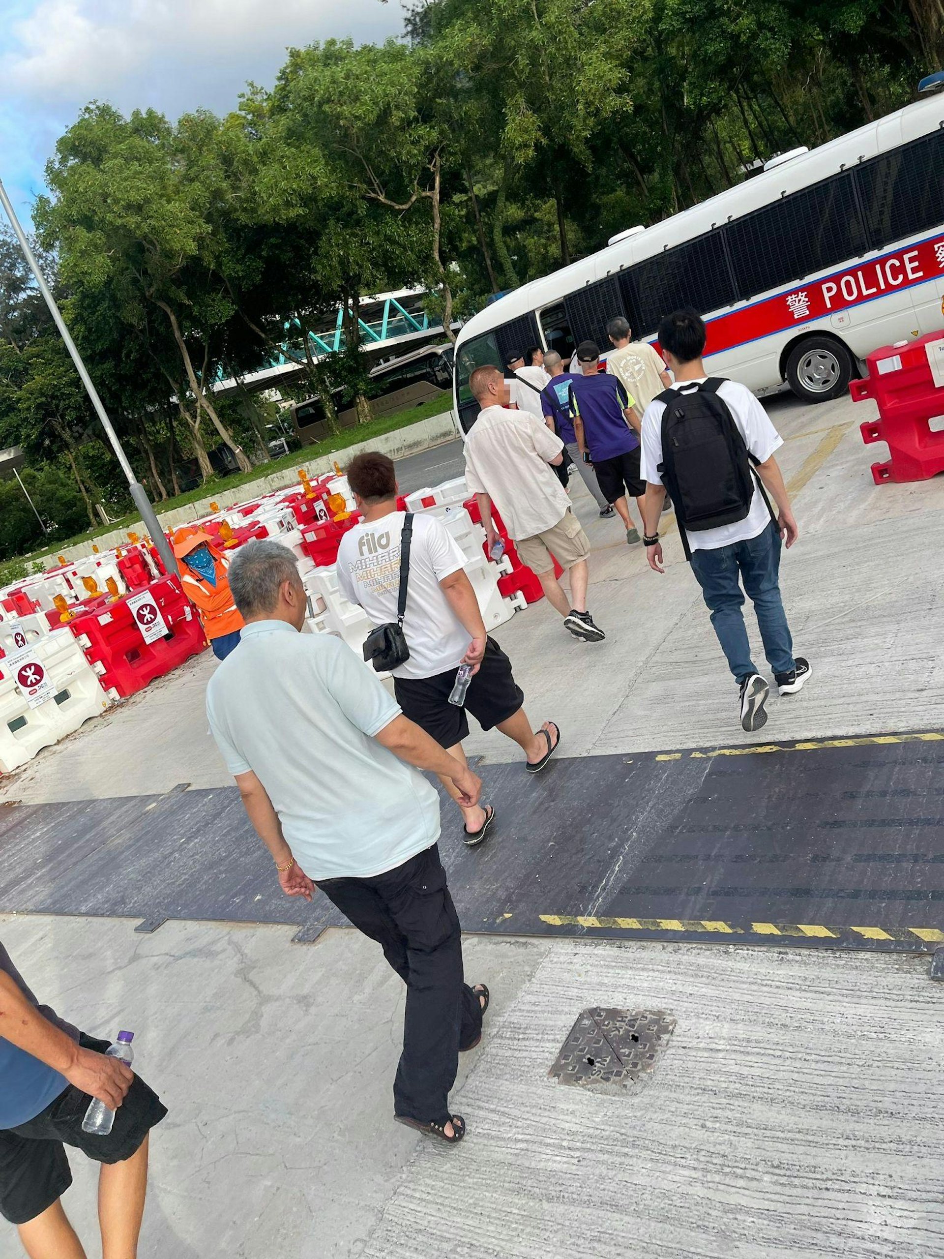 明目張膽！香港出現路邊帳篷賭檔