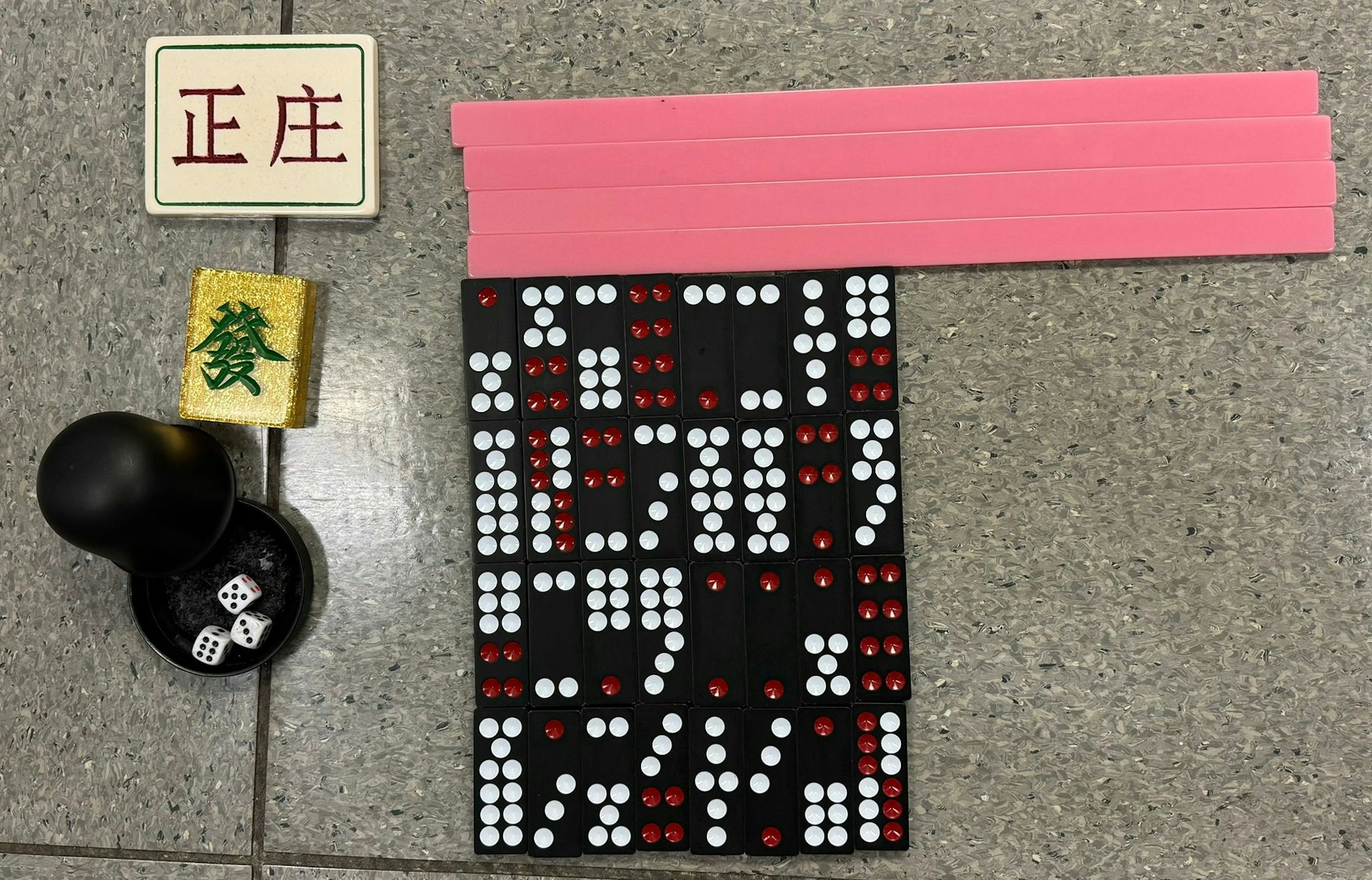 明目張膽！香港出現路邊帳篷賭檔