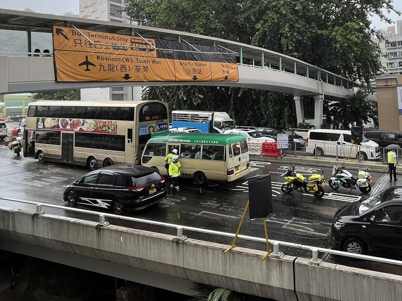 沙田小巴撞九巴，交通癱瘓多人受傷