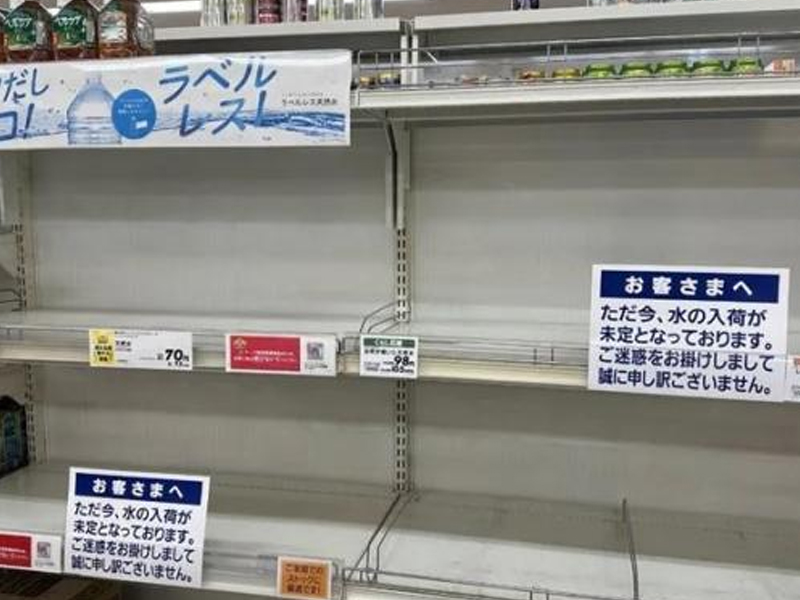 日本大地震警報引恐慌，超市貨架被掃光
