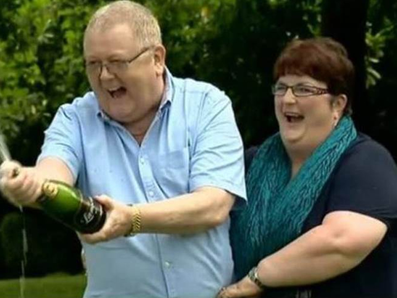 夫妻中 15 億 8 年後現況令人感慨