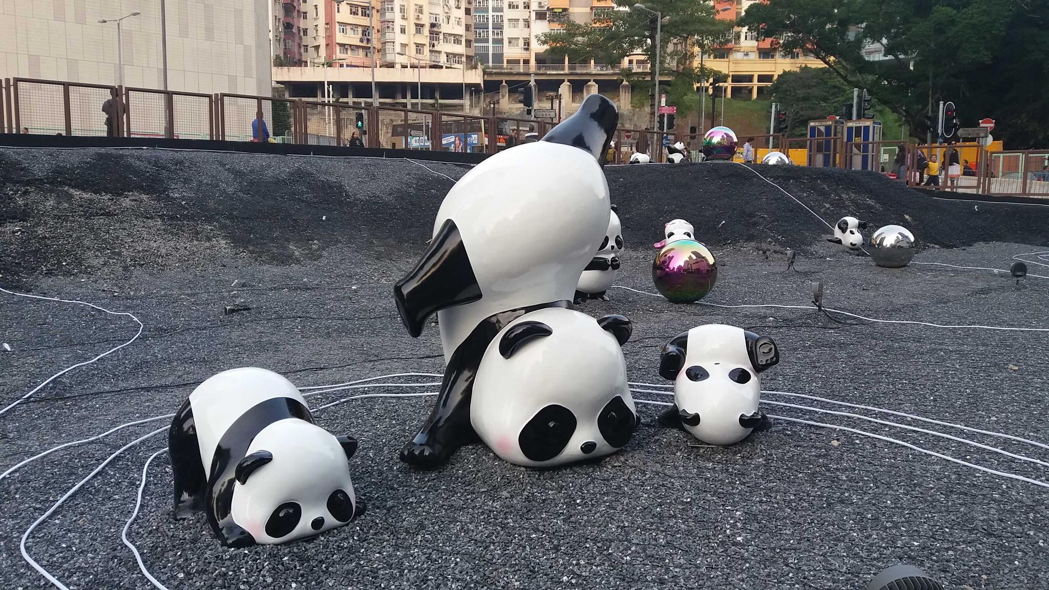 觀塘熊貓展品連環意外！火警後又傳失竊