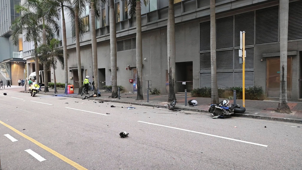 電單車失控撞樹！死者女友崩潰痛哭