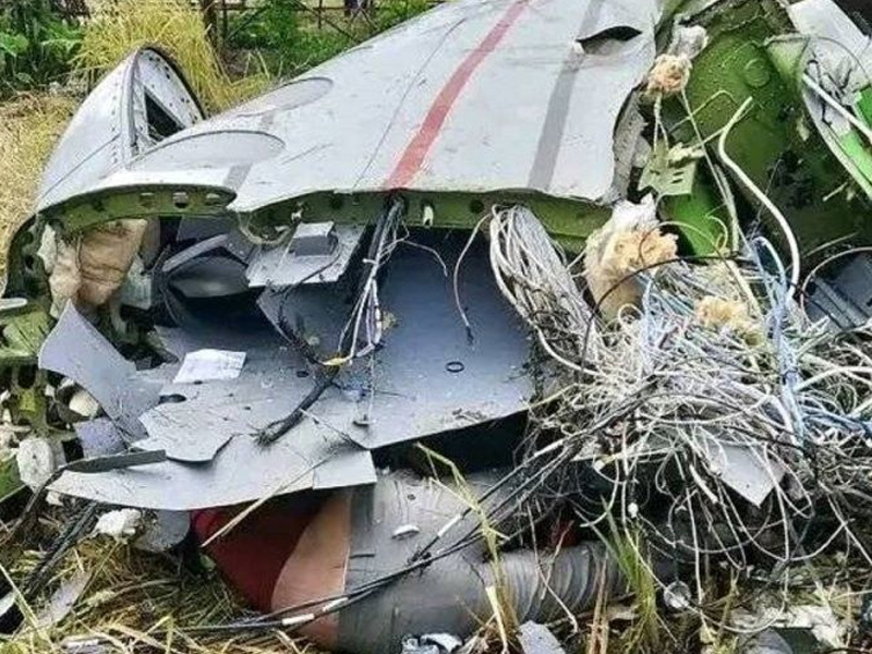 又有空難！機身斷裂殘骸遍地