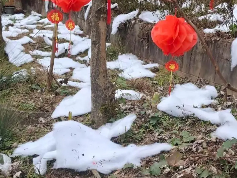 成都一旅遊景區，用棉花扮雪惹負評