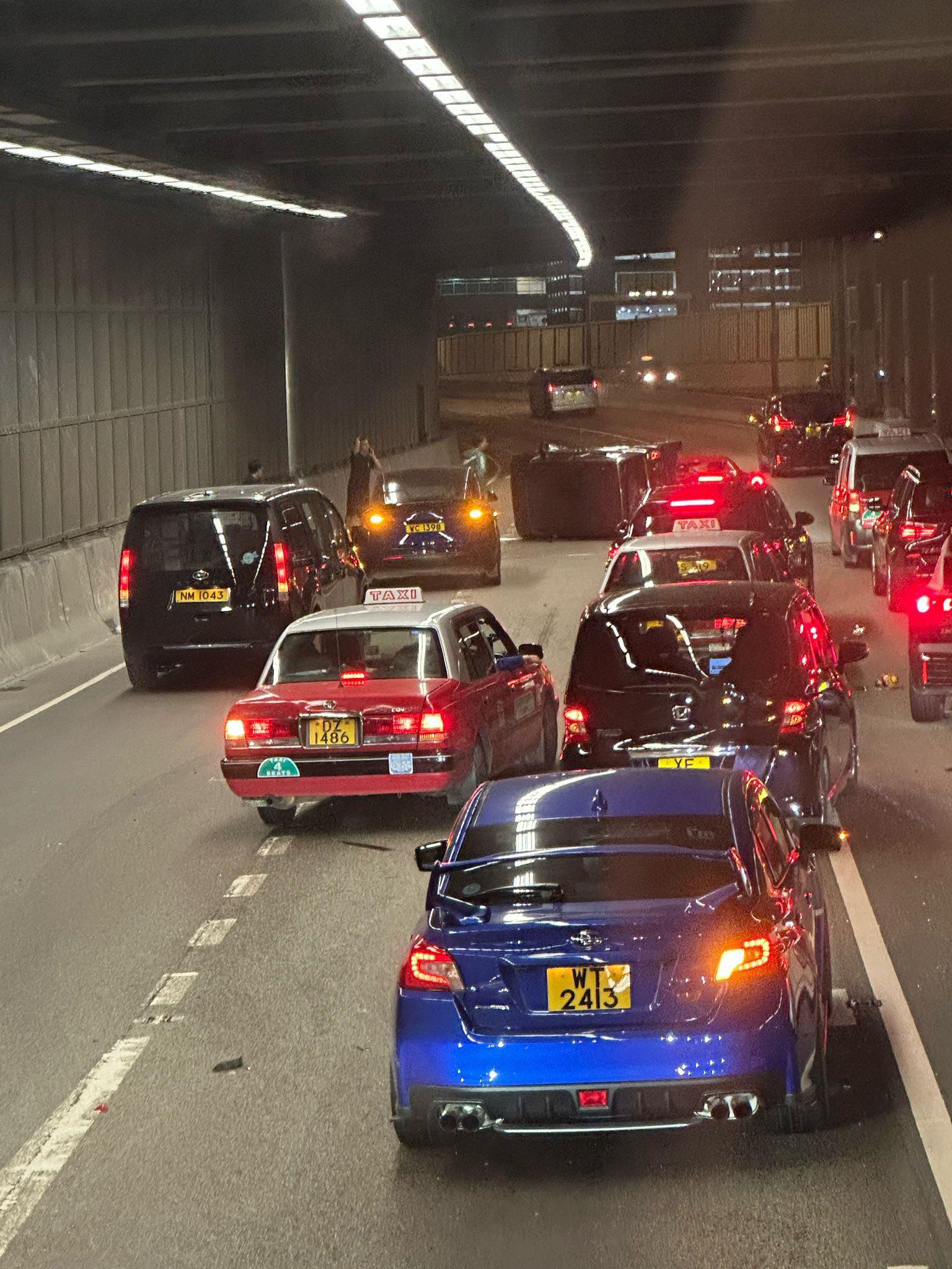 私家車觀塘撞法拉利