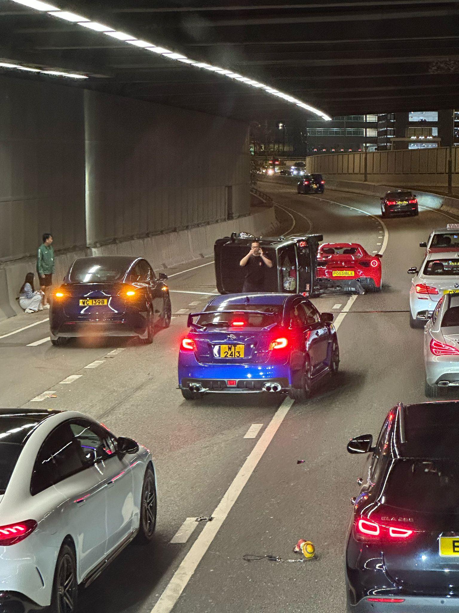 私家車觀塘撞法拉利