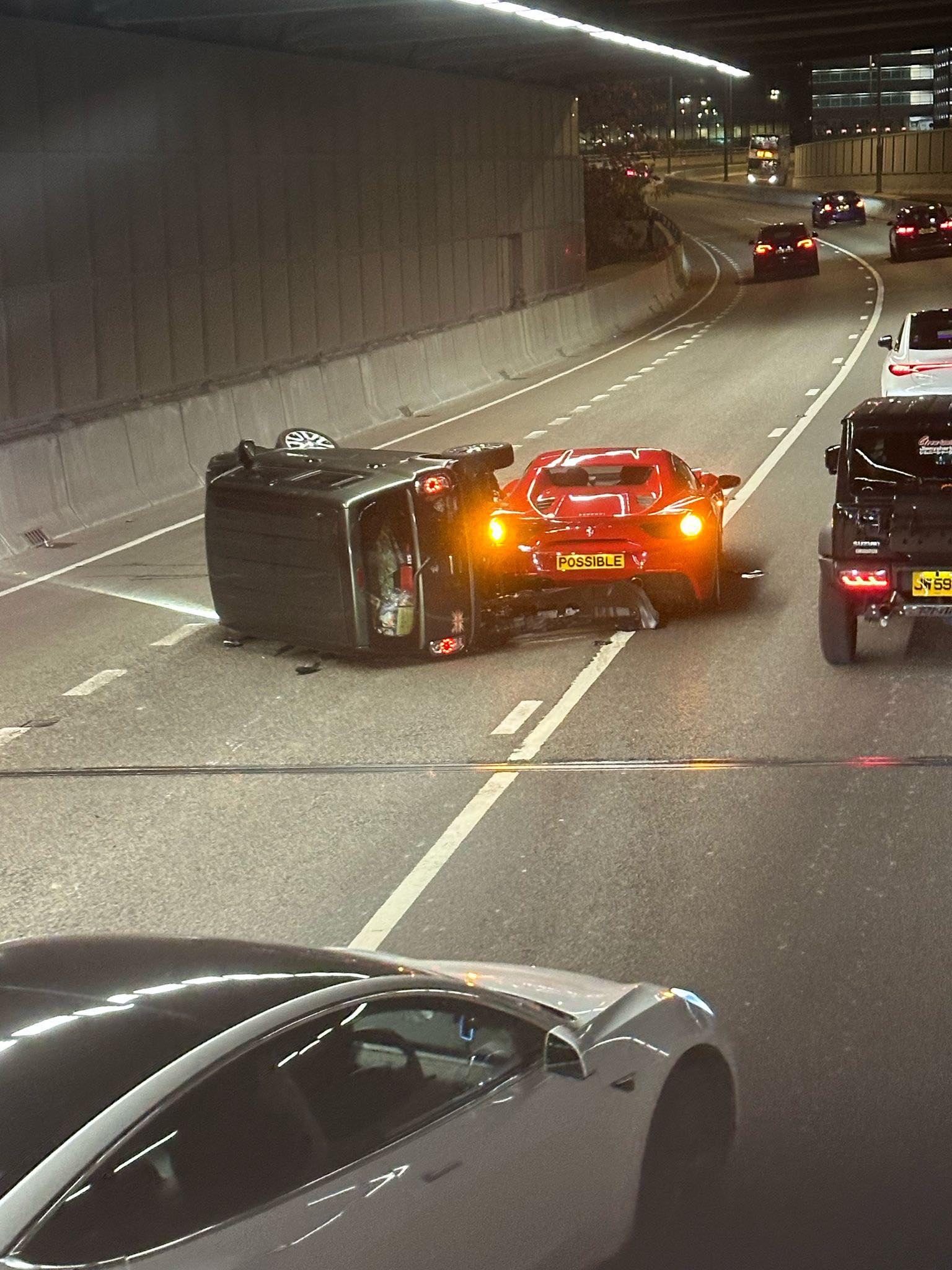 私家車觀塘撞法拉利