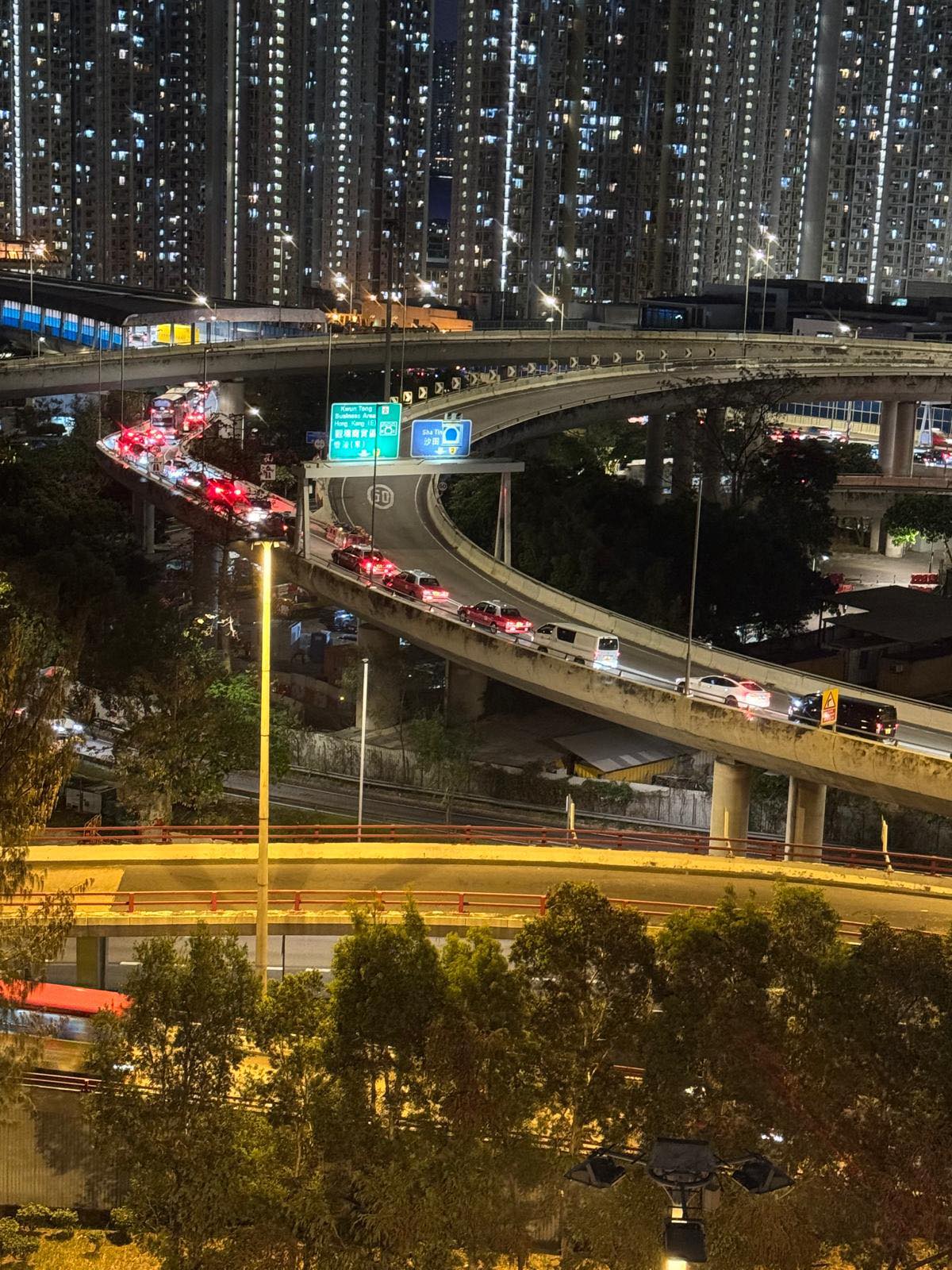 私家車觀塘撞法拉利